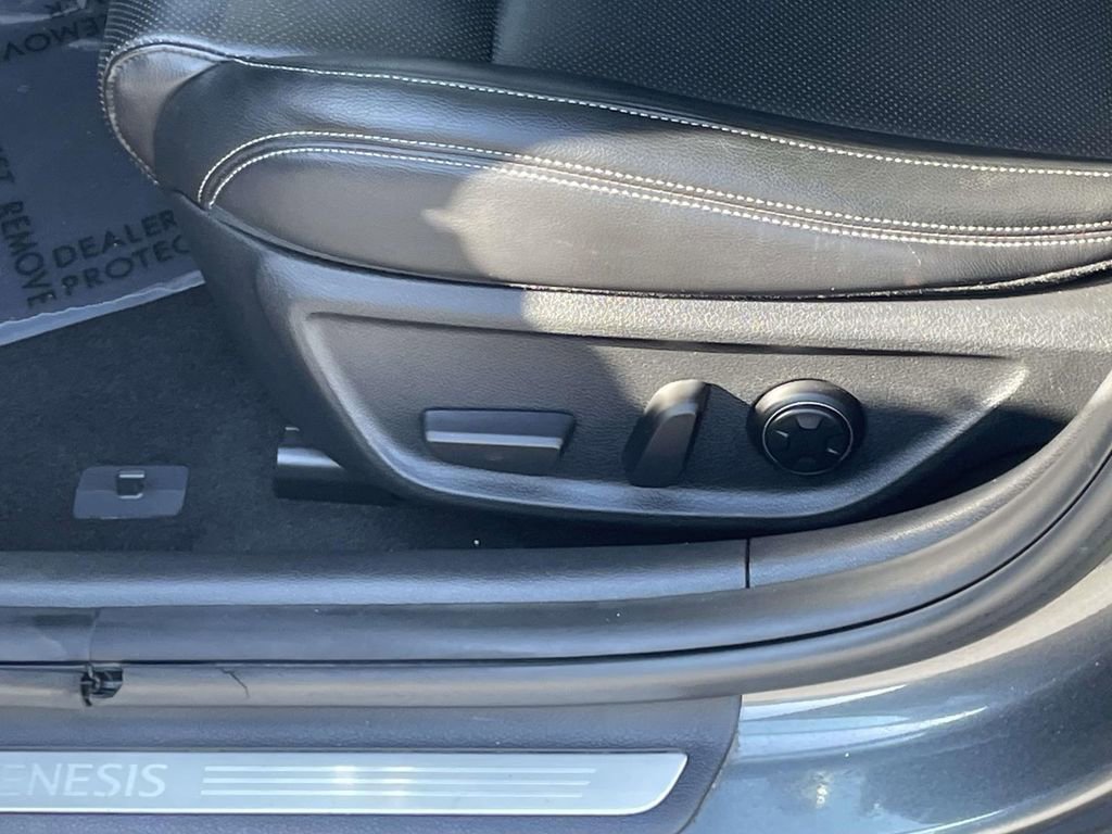 Used 2020 Genesis G70 2.0T RWD image 16