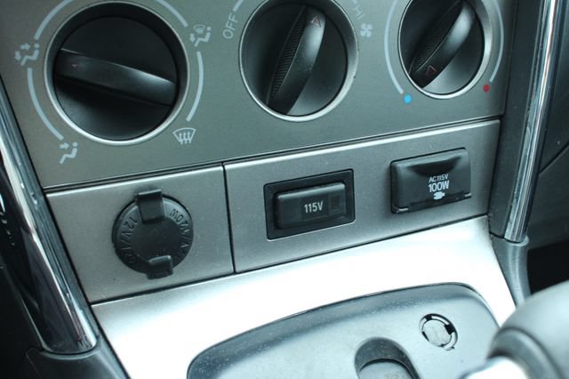Used 2006 Pontiac Vibe w/ Preferred Package FWD image 19