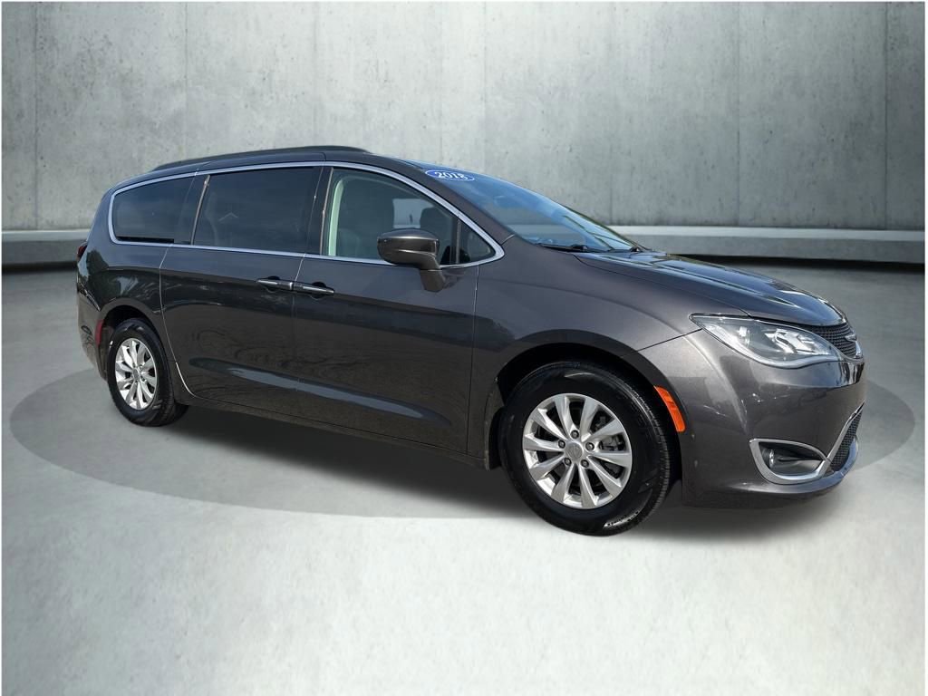 Used 2018 Chrysler Pacifica Touring Plus FWD image 9