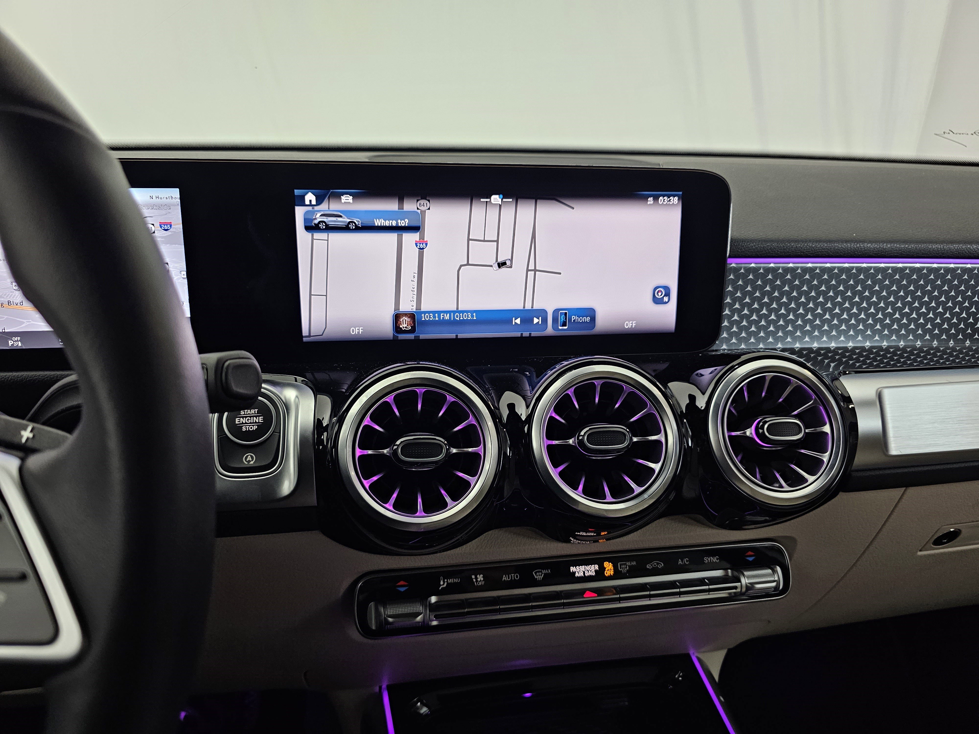 Used 2025 Mercedes-Benz GLB 250 image 30