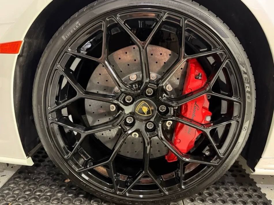 Used 2024 Lamborghini Huracan EVO AWD/4WD image 17