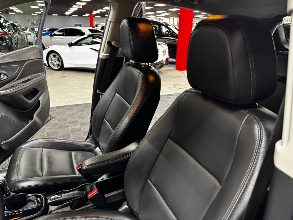 Used 2018 Buick Encore Essence FWD image 35