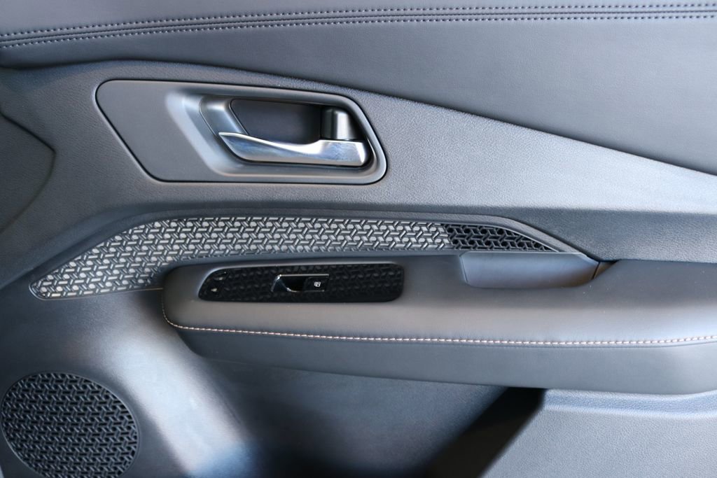 Used 2023 Nissan Ariya AWD image 35