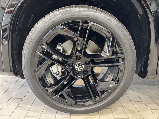 New 2026 Volkswagen Tiguan SE R-Line image 17