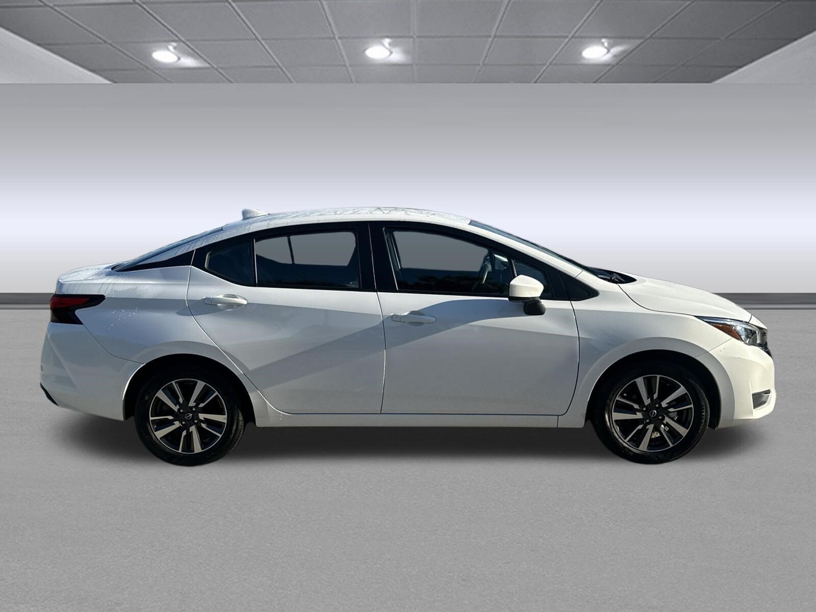 Used 2025 Nissan Versa SV FWD image 2