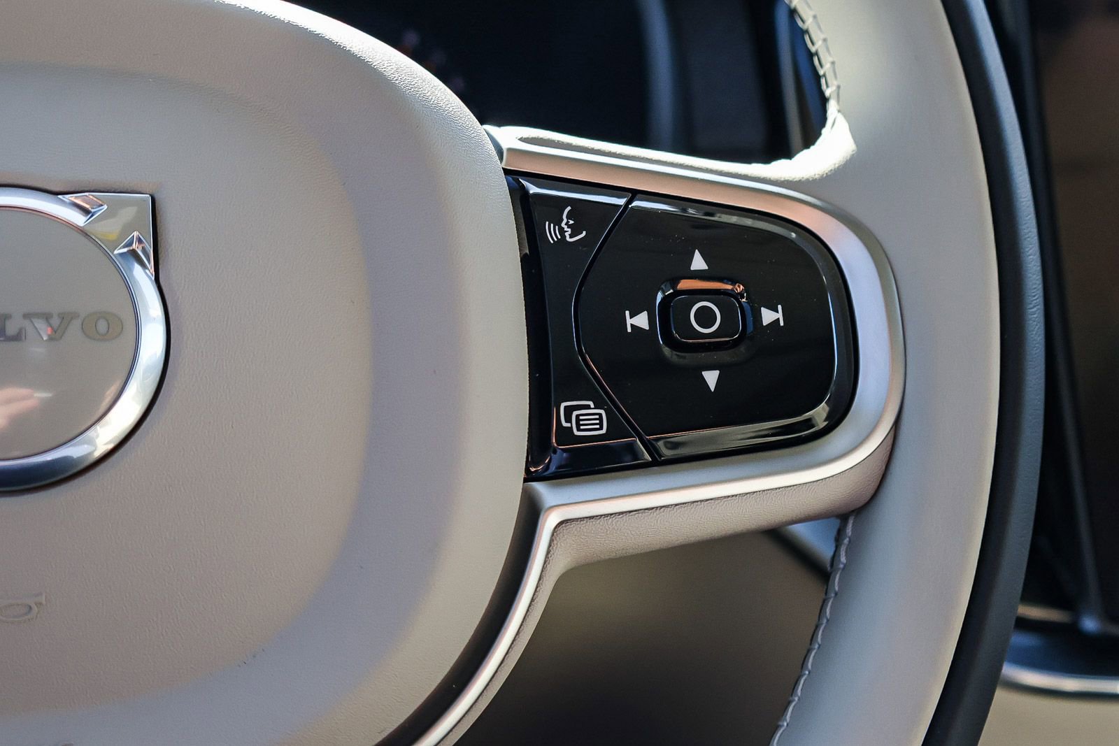 New 2026 Volvo XC90 B6 Ultra w/ Protection Package image 38