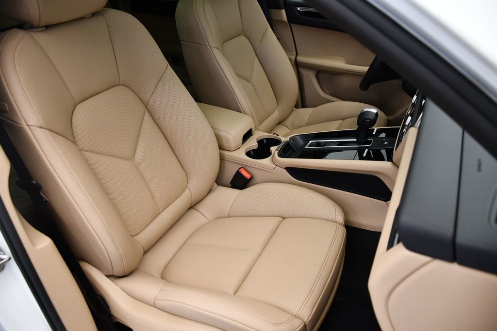 Certified 2025 Porsche Macan image 50