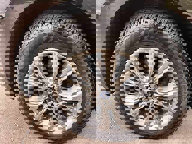 Used 2019 Ford Edge Titanium FWD image 9