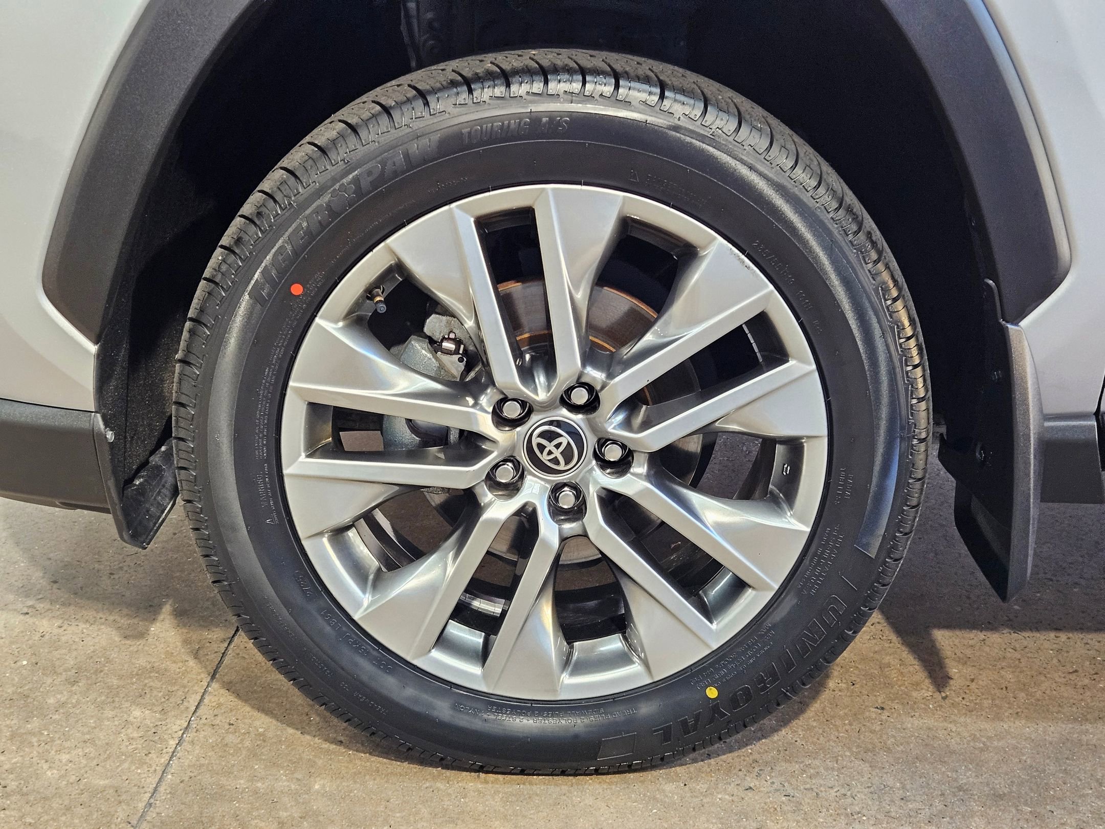 Used 2023 Toyota RAV4 XLE Premium image 17