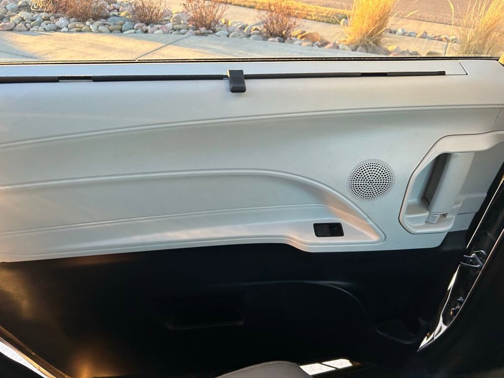 Used 2025 Toyota Sienna LE image 26