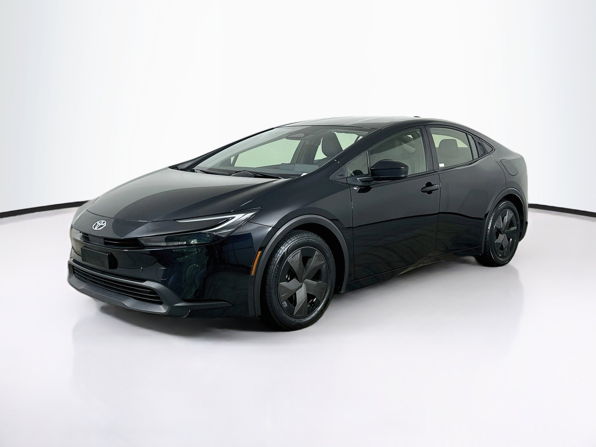 Used 2024 Toyota Prius LE FWD image 3