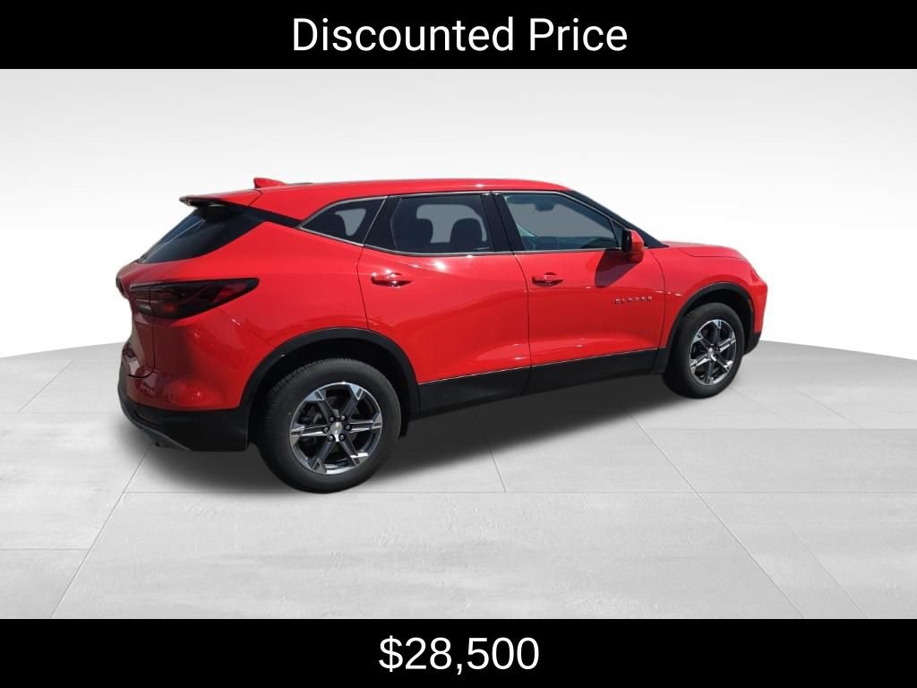Used 2025 Chevrolet Blazer LT AWD/4WD image 3