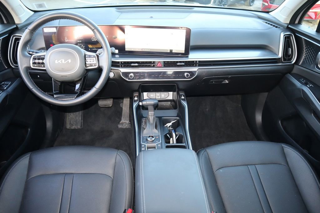 Used 2025 Kia Sorento S image 13