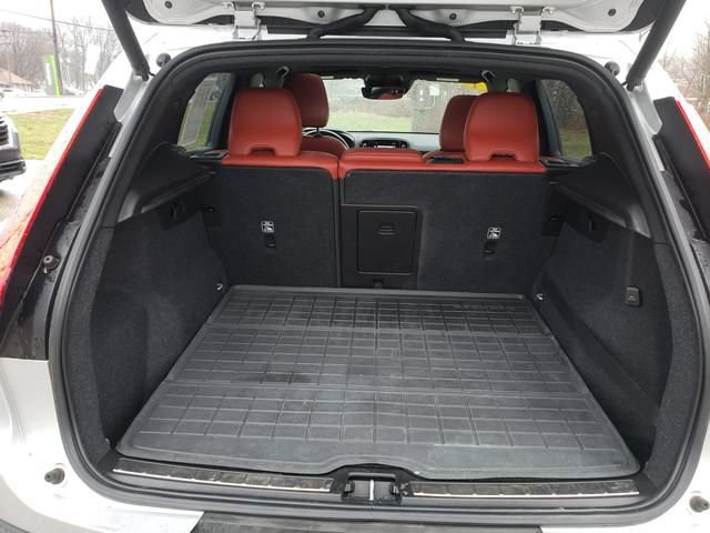Used 2019 Volvo XC40 T4 Inscription FWD image 5