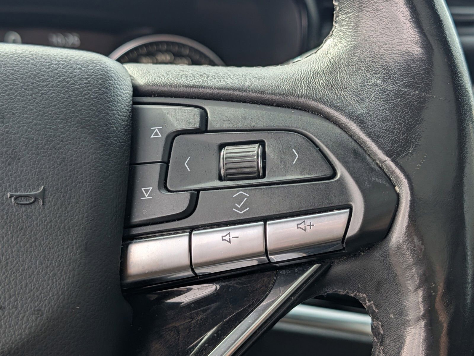 Used 2021 Cadillac XT6 Premium Luxury image 39