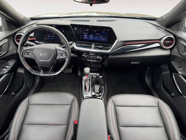 Used 2025 Chevrolet Trax RS FWD image 10
