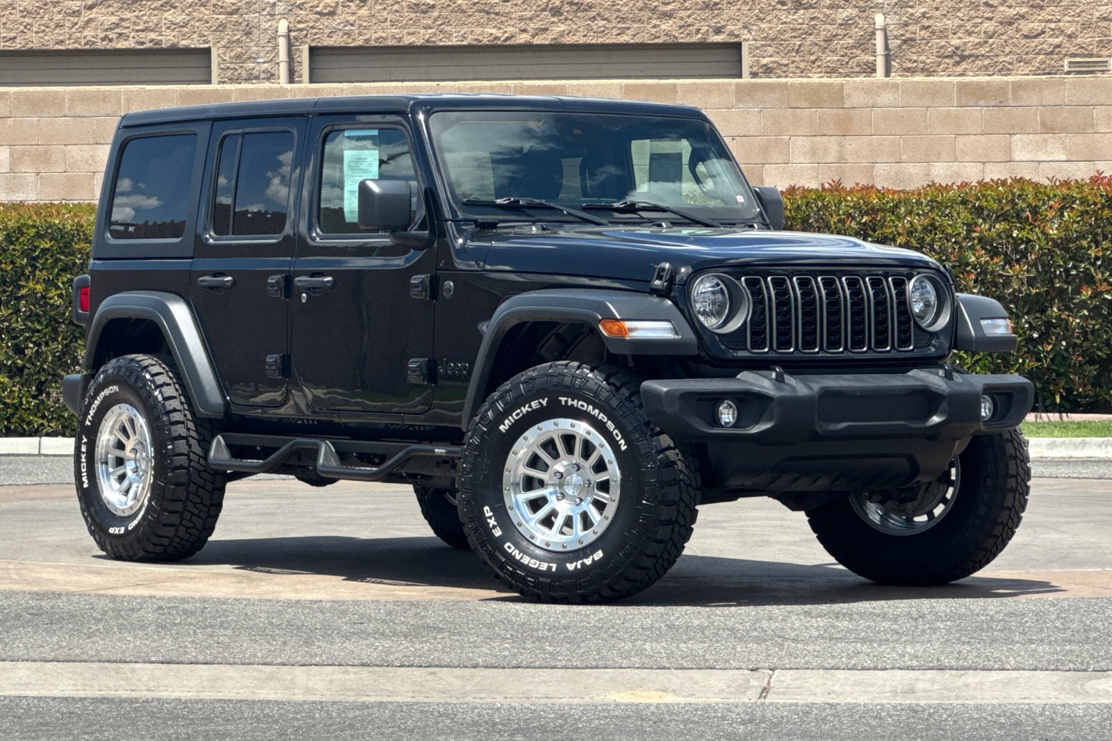 Used 2025 Jeep Wrangler Unlimited Sport AWD/4WD image 2