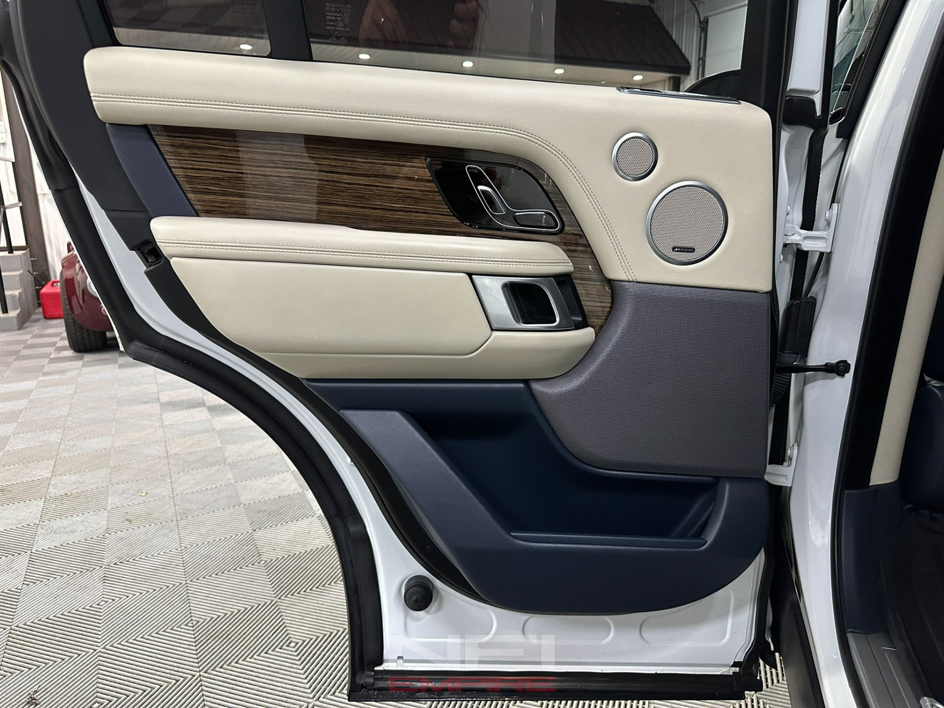 Used 2018 Land Rover Range Rover Supercharged AWD/4WD image 47