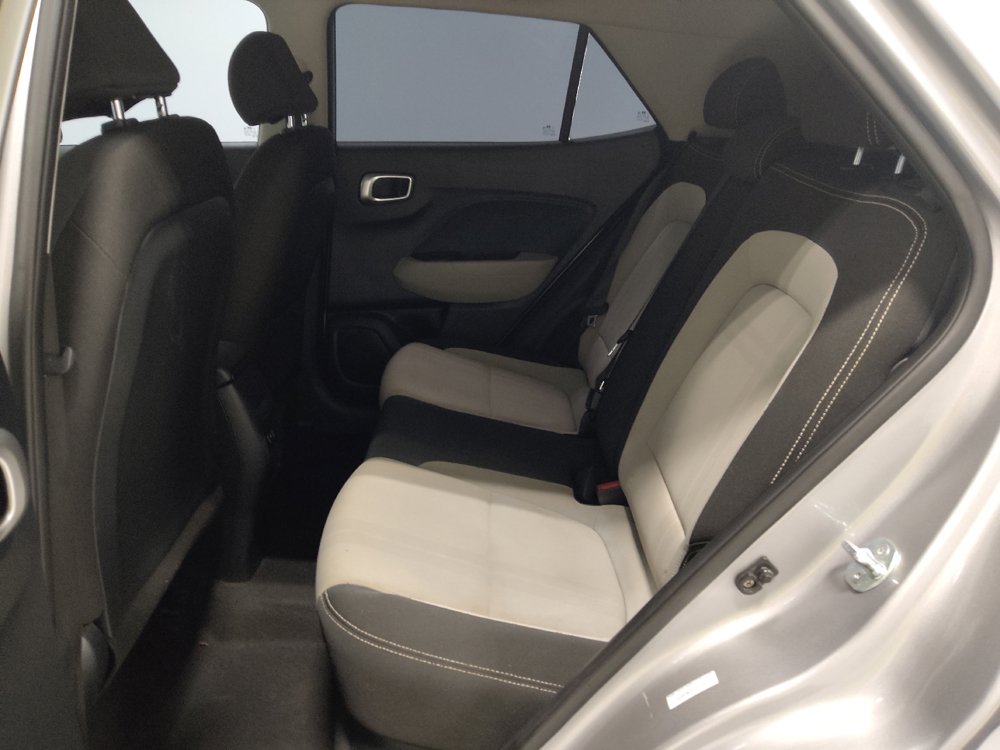 Used 2025 Hyundai Venue SEL FWD image 18