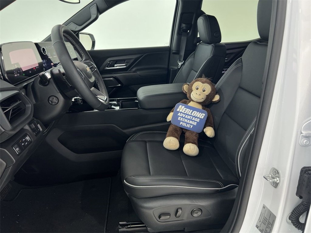 New 2025 Chevrolet Silverado EV LT image 16