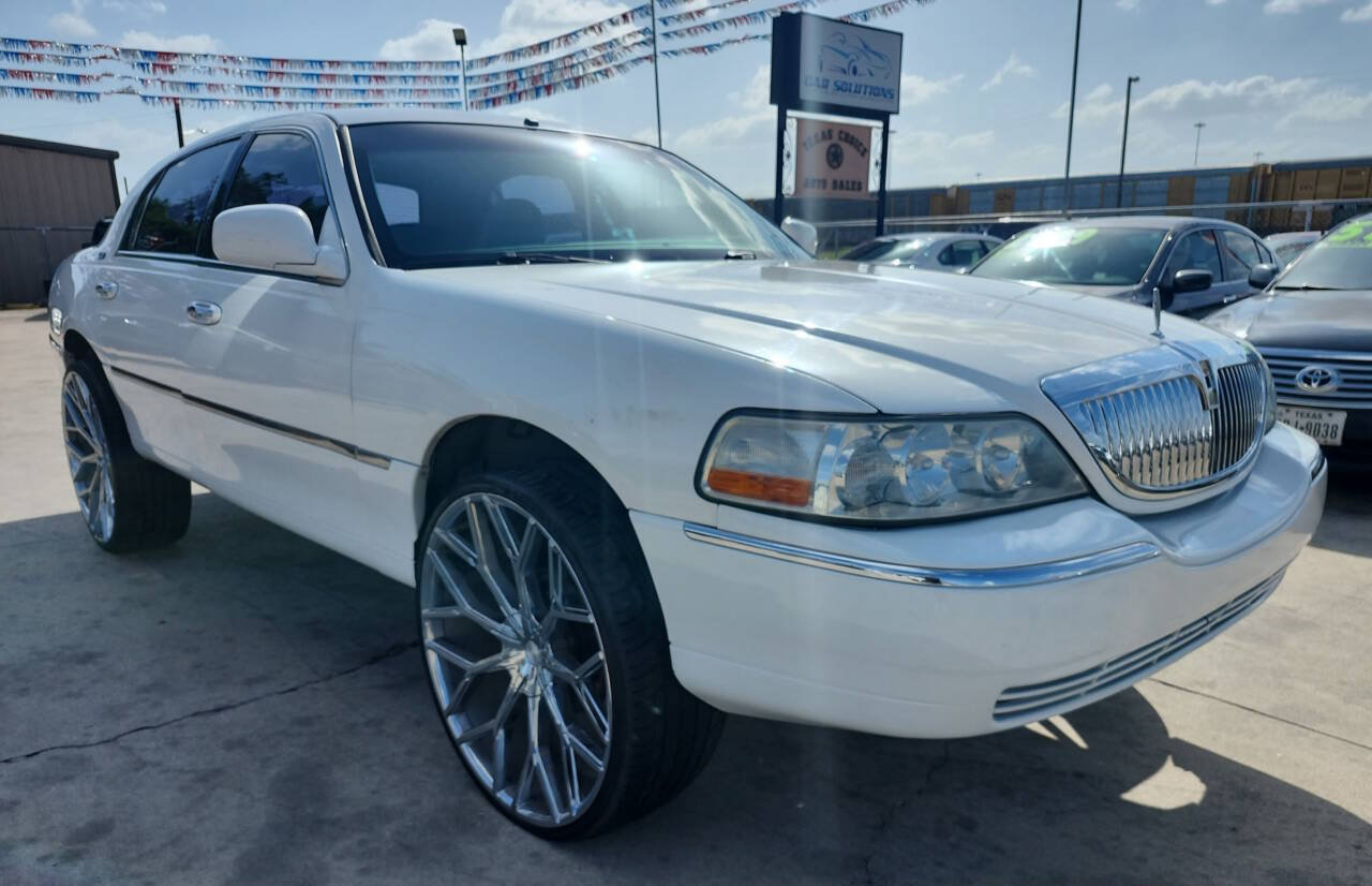 Used 2009 Lincoln Town Car Signature Limited RWD image 1