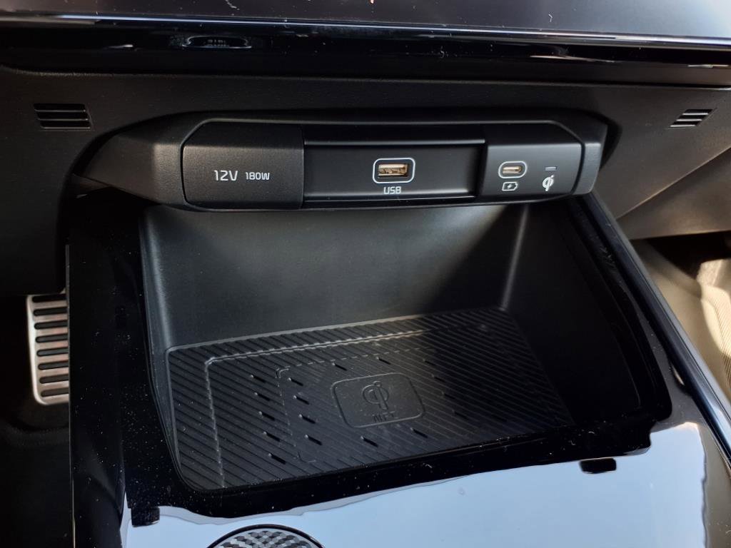 New 2025 Kia Niro SX Touring image 19