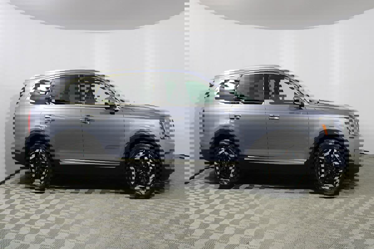 Used 2023 Kia Telluride S image 20