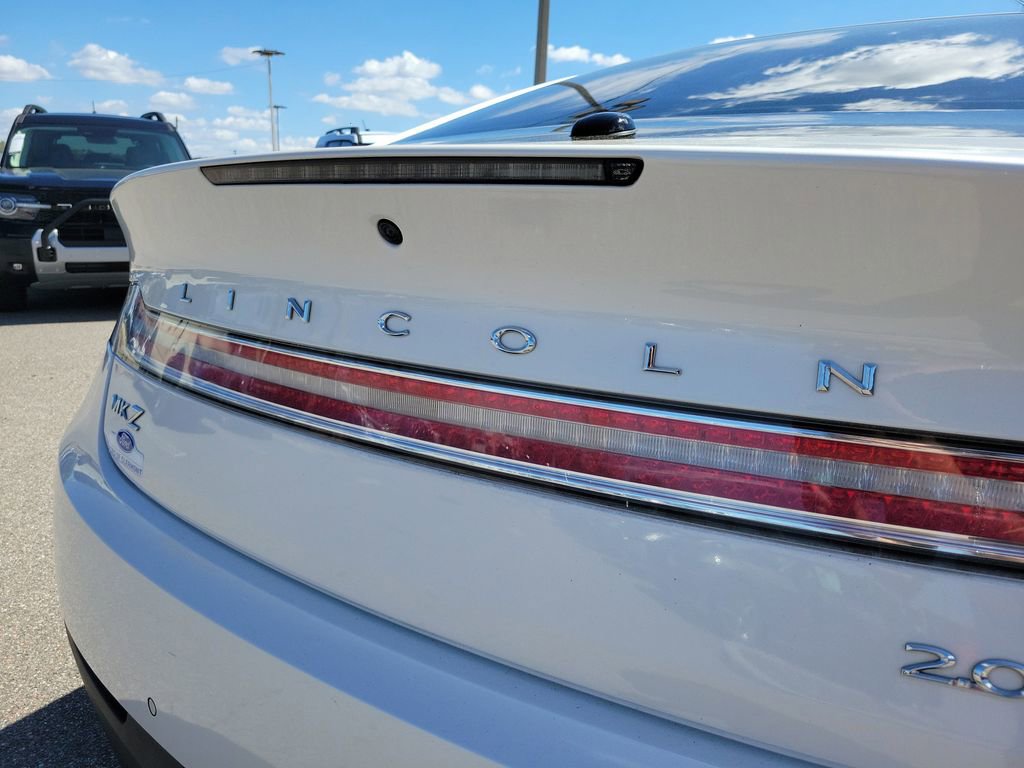 Used 2017 Lincoln MKZ Reserve image 6