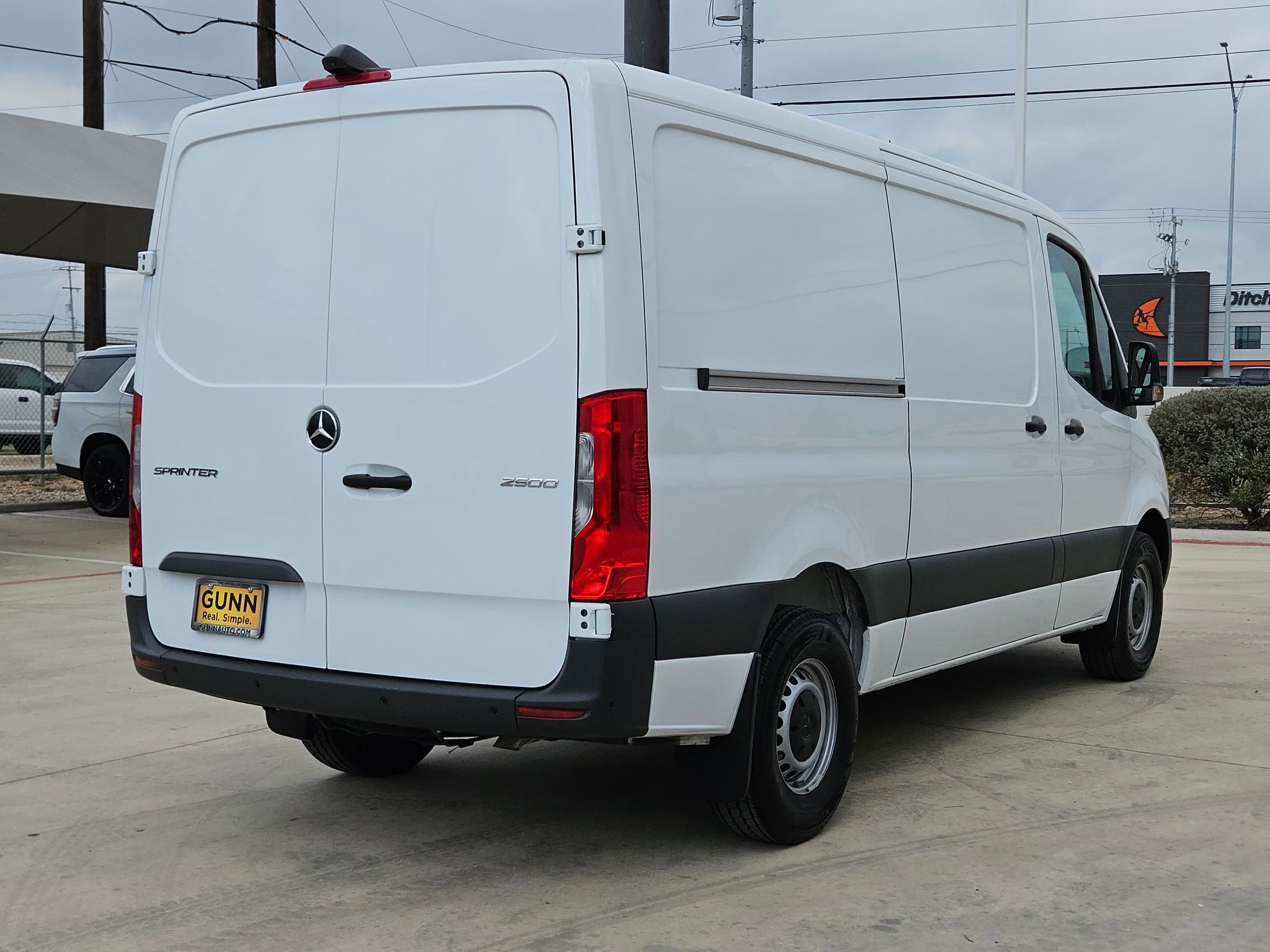 Used 2025 Mercedes-Benz Sprinter 2500 image 3