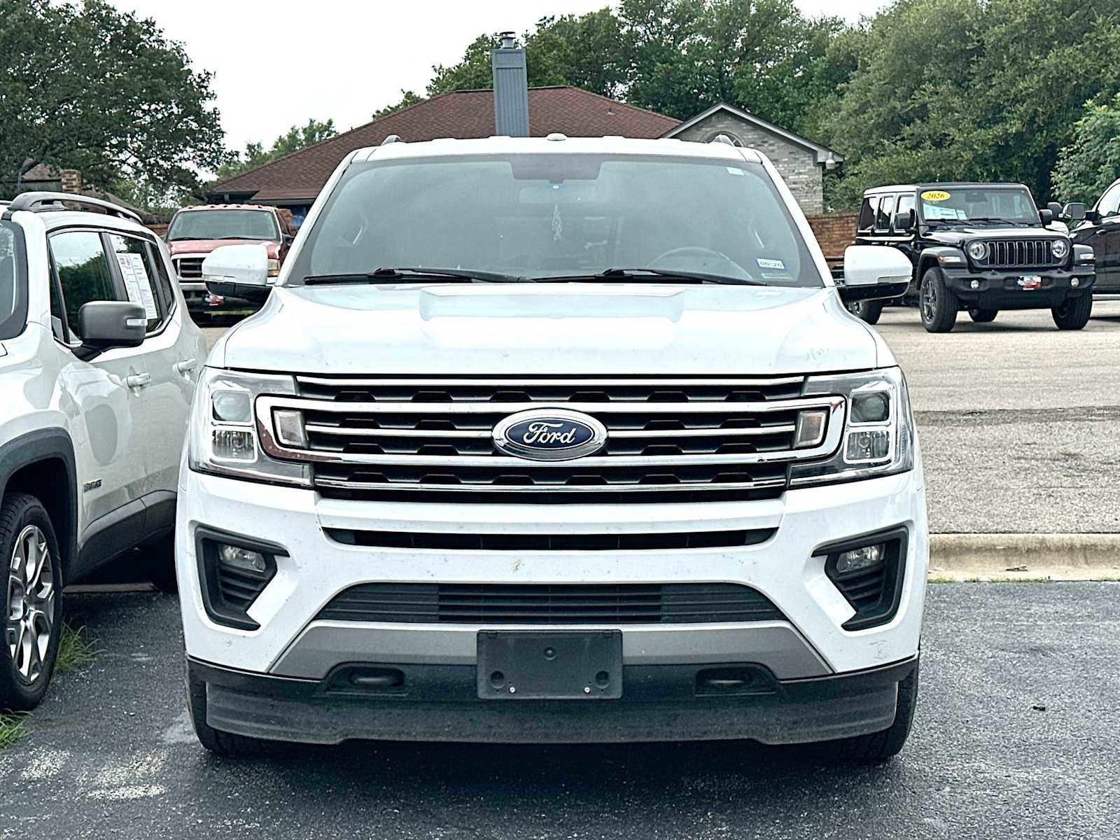 Used 2019 Ford Expedition XLT w/ Equipment Group 201A AWD/4WD image 2