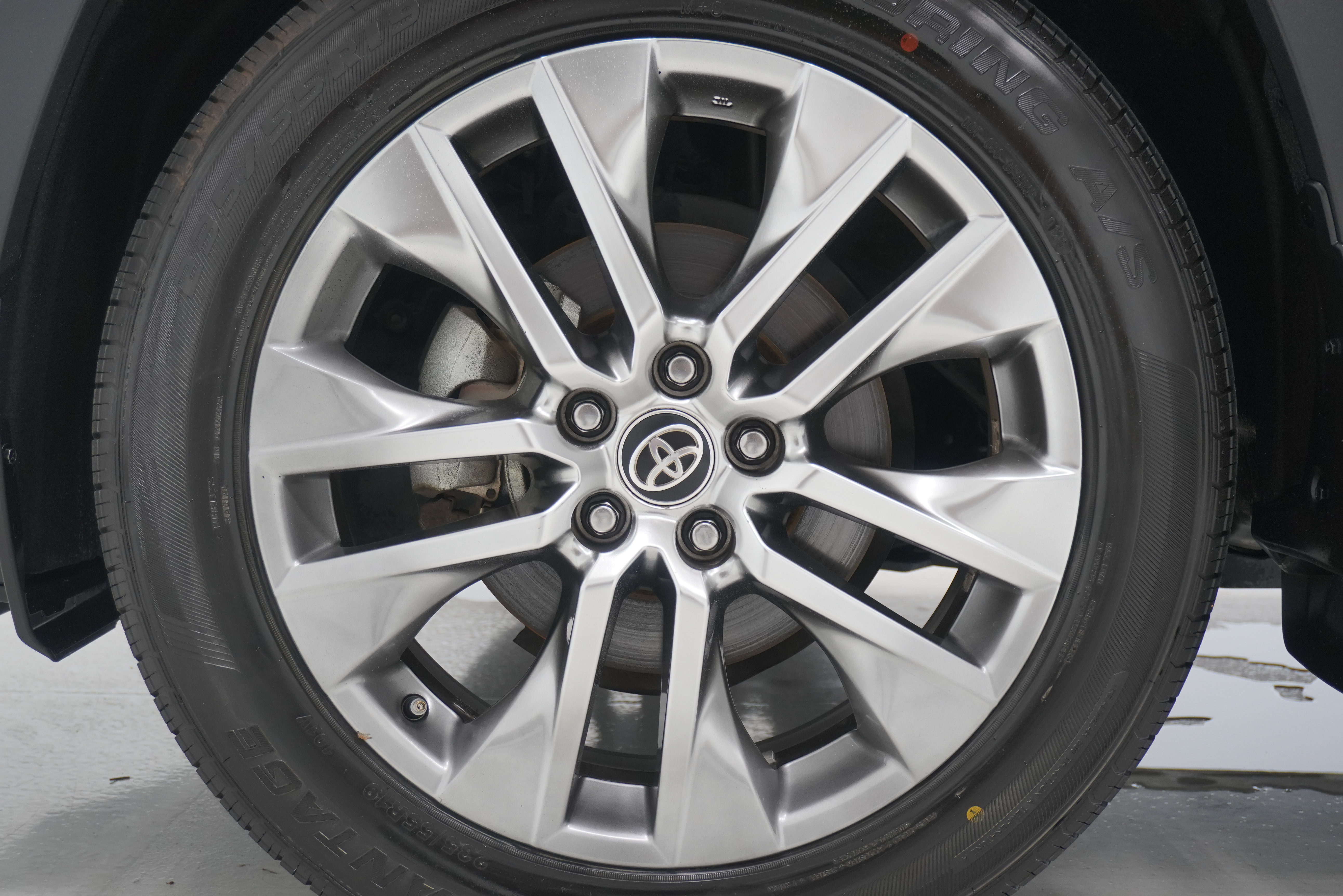 Used 2021 Toyota RAV4 XLE Premium FWD image 29