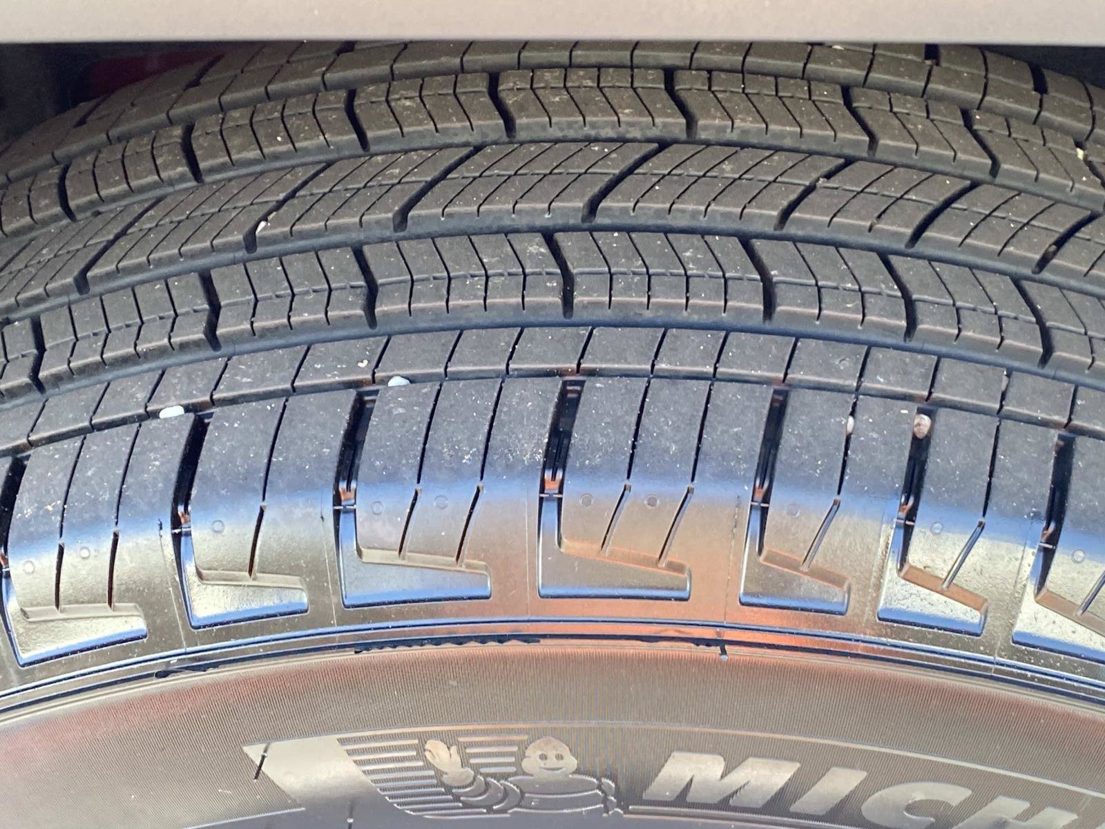 Used 2025 Jeep Grand Cherokee Altitude RWD image 16