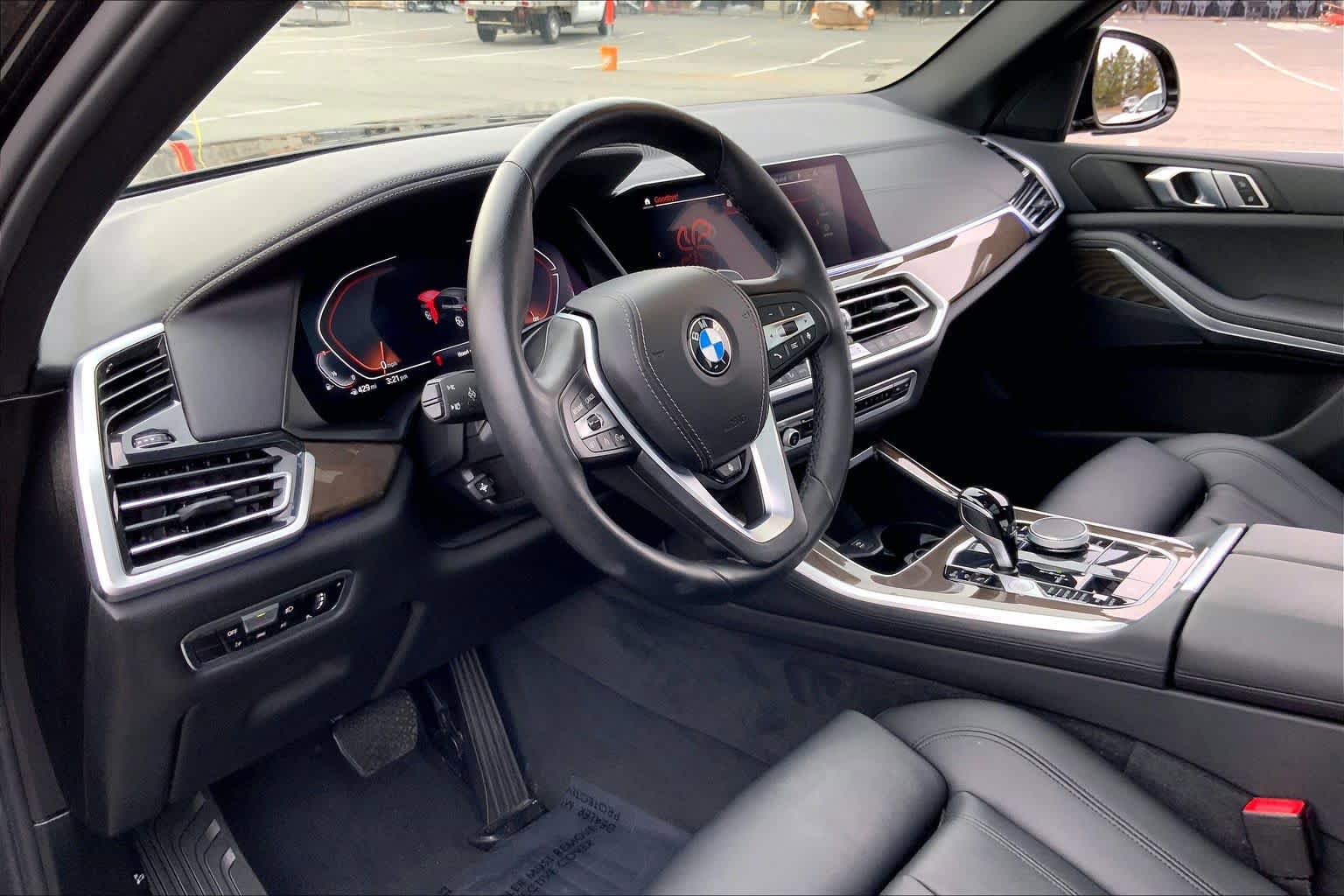 Used 2022 BMW X5 xDrive40i w/ Parking Assistance Package AWD/4WD image 17