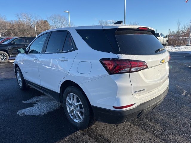 Used 2023 Chevrolet Equinox LS w/ LS Convenience Package image 5