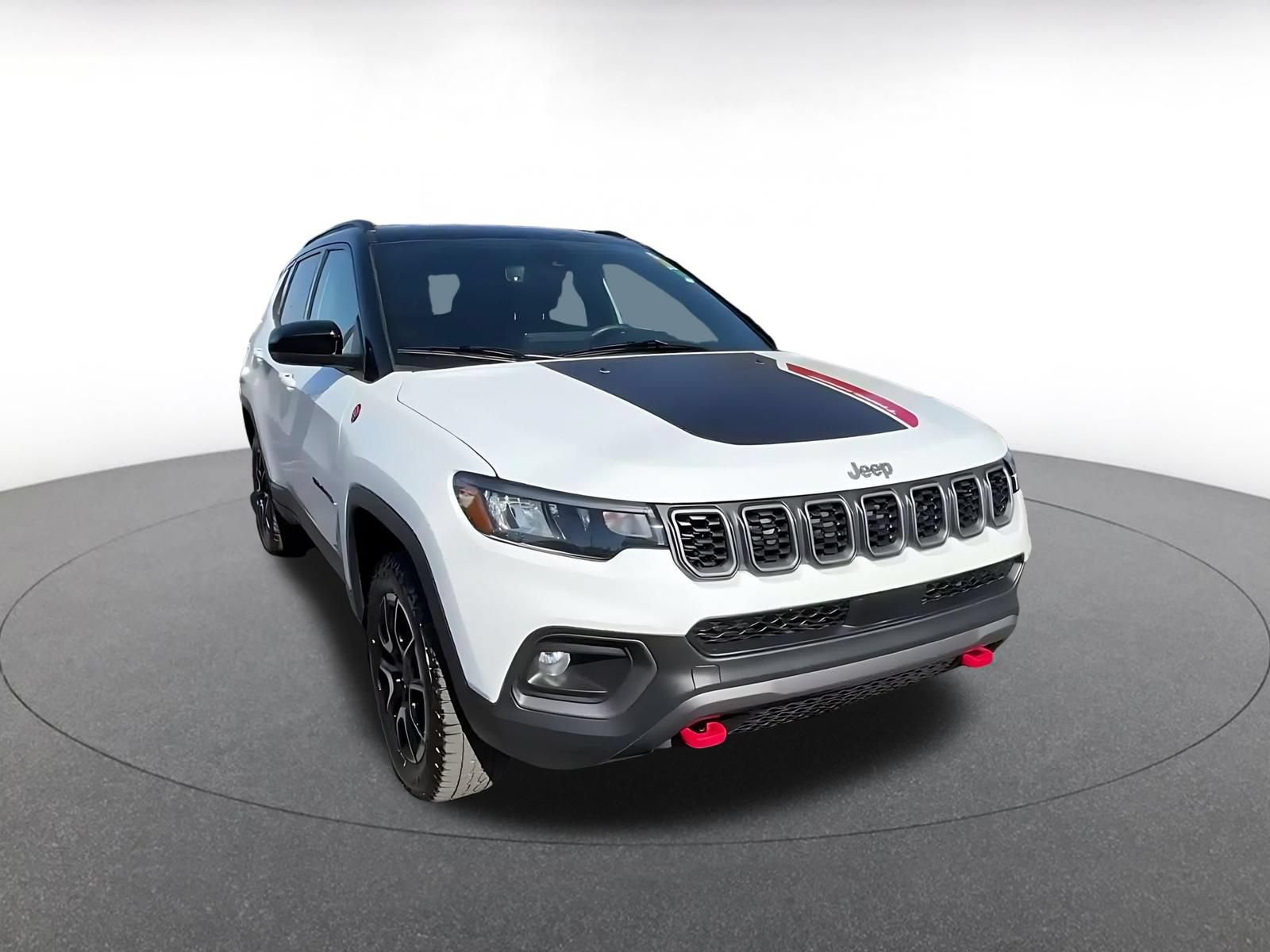 Used 2025 Jeep Compass Trailhawk AWD/4WD image 3