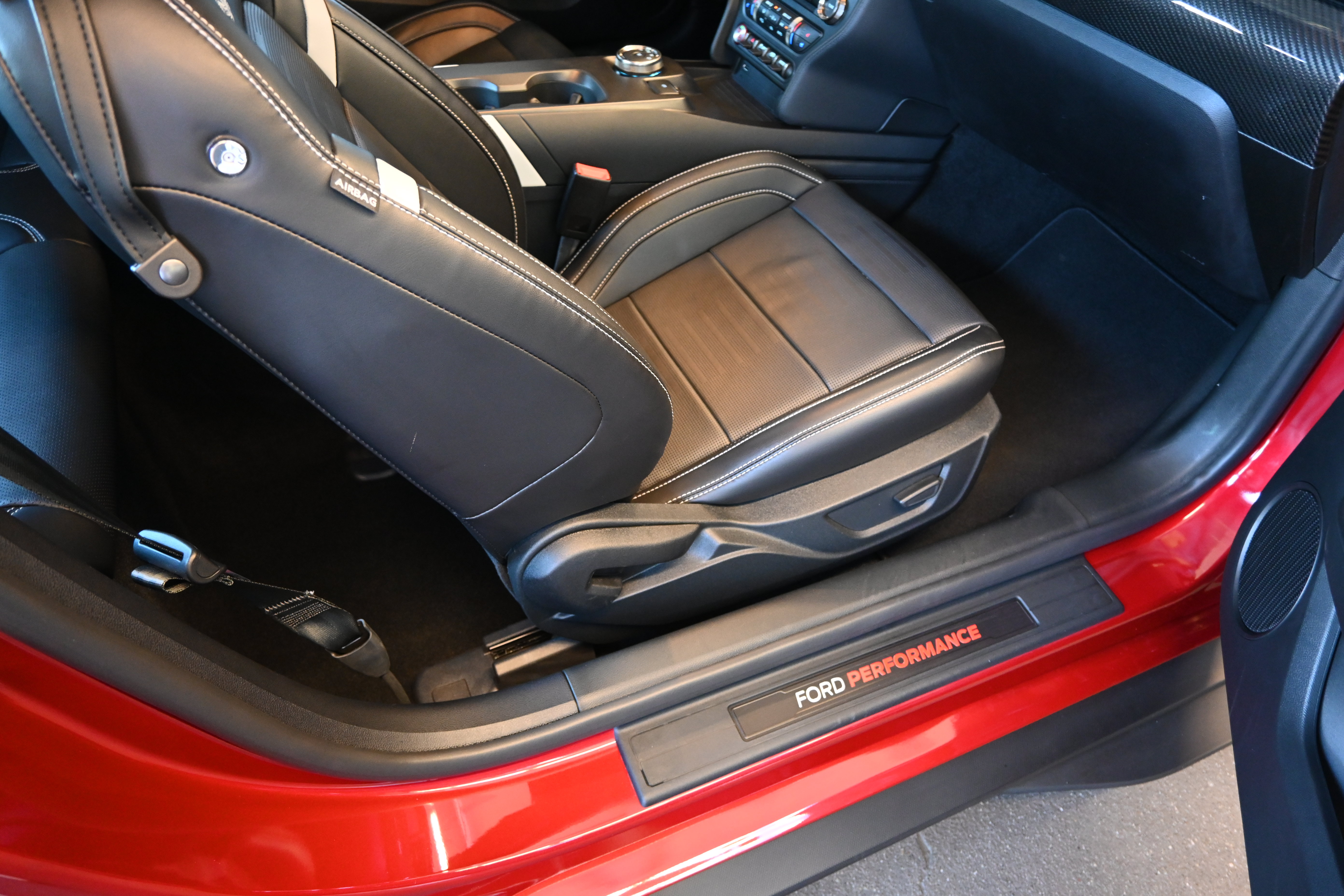 Used 2020 Ford Mustang Shelby GT500 w/ Technology Package RWD image 76