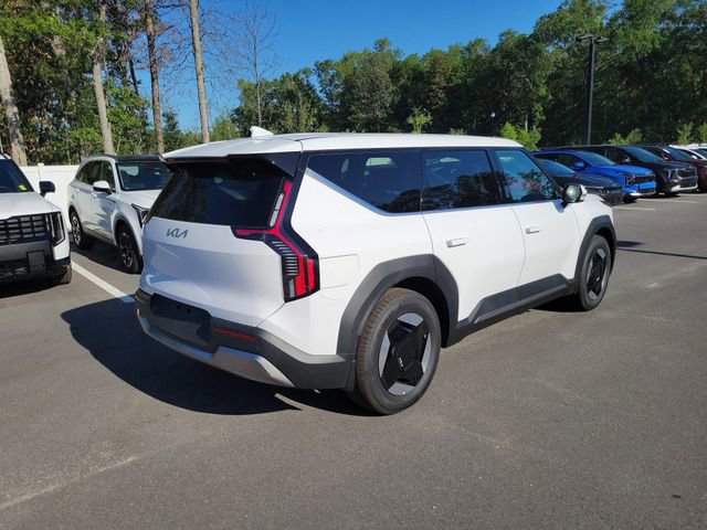 New 2026 Kia EV9 Light RWD image 2
