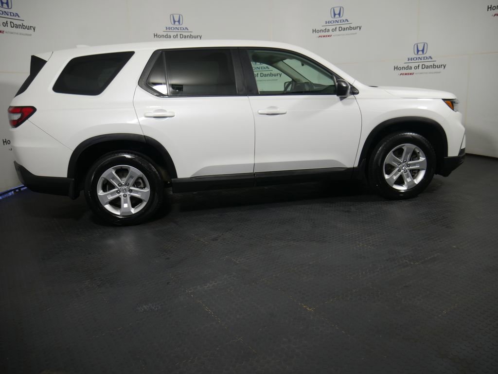 Certified 2023 Honda Pilot LX image 3