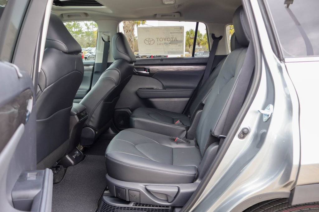 New 2026 Toyota Highlander Limited image 8