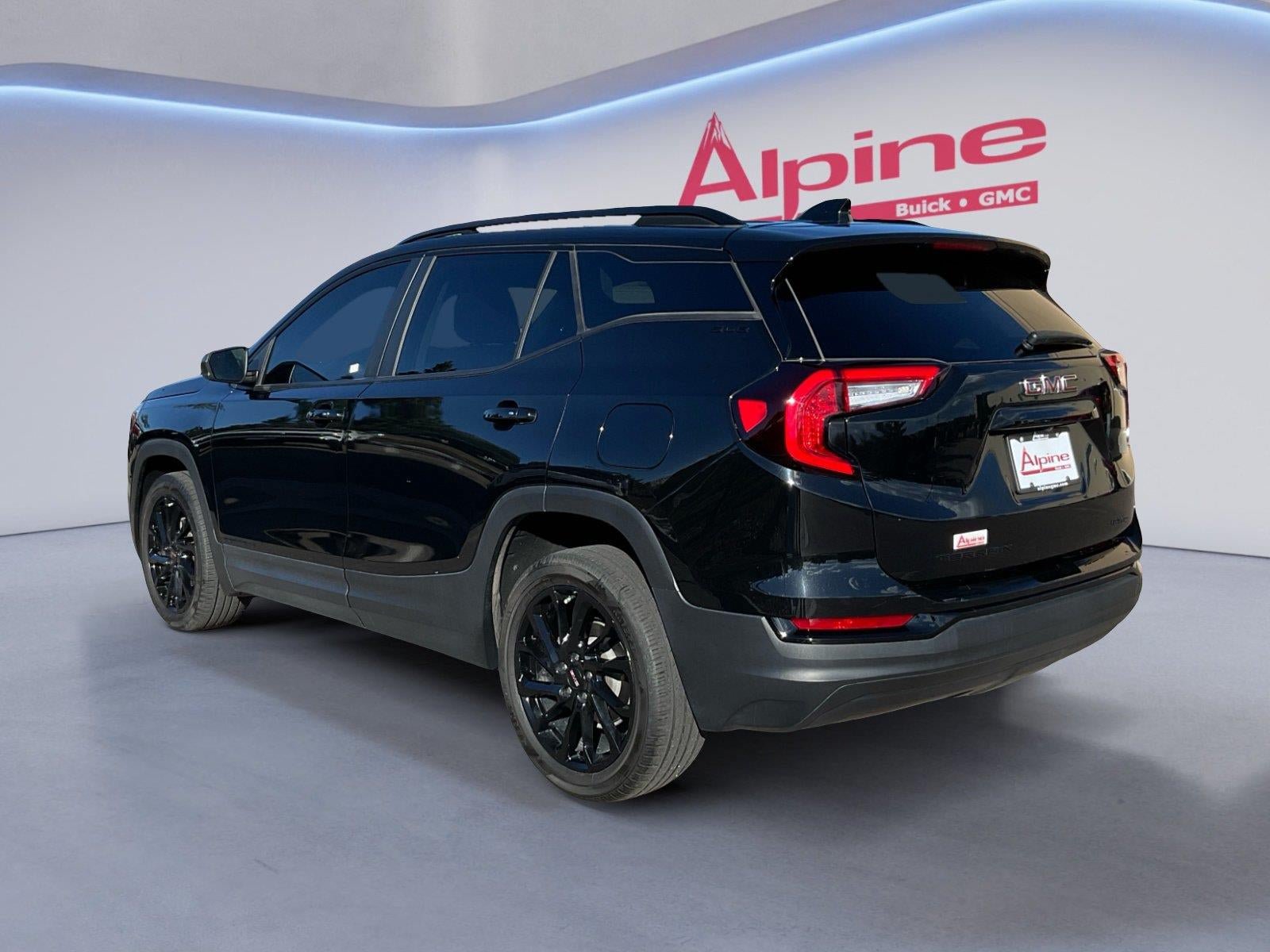 Used 2024 GMC Terrain SLE w/ Elevation Edition AWD/4WD image 3