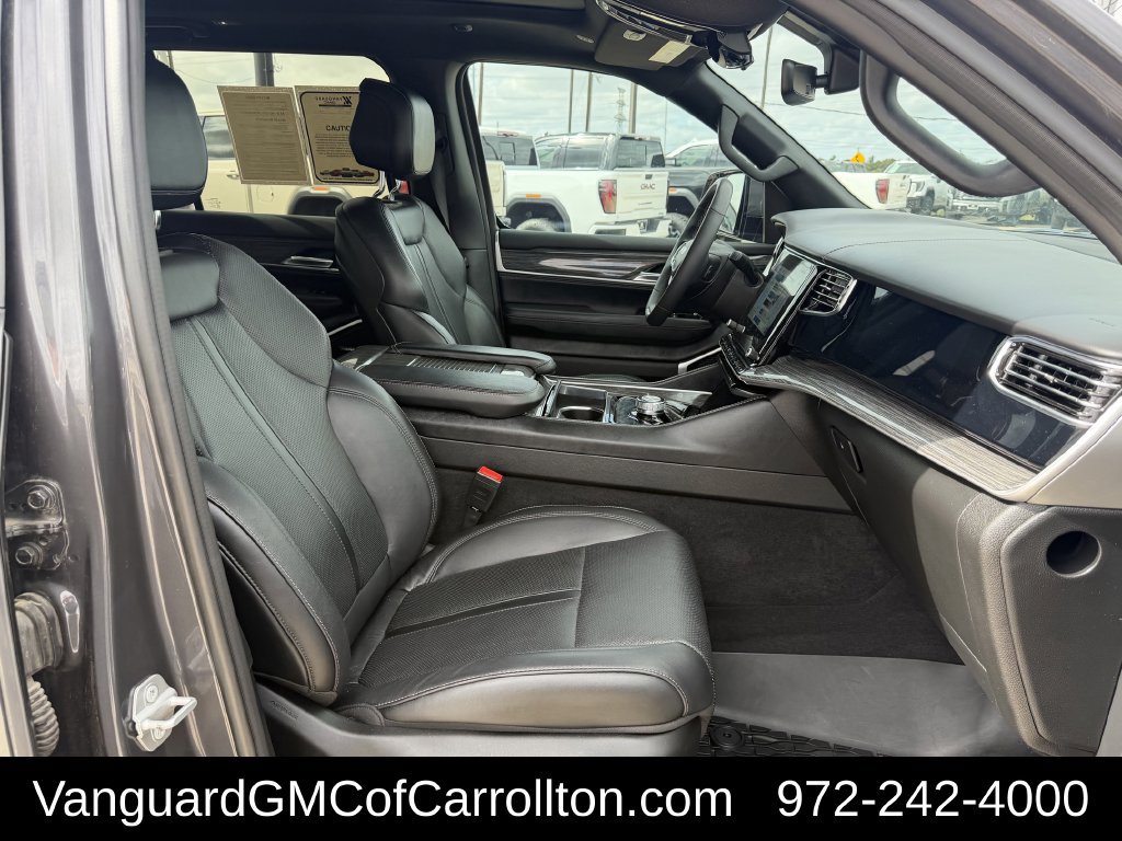 Used 2022 Jeep Wagoneer Series II w/ Premium Group I AWD/4WD image 30