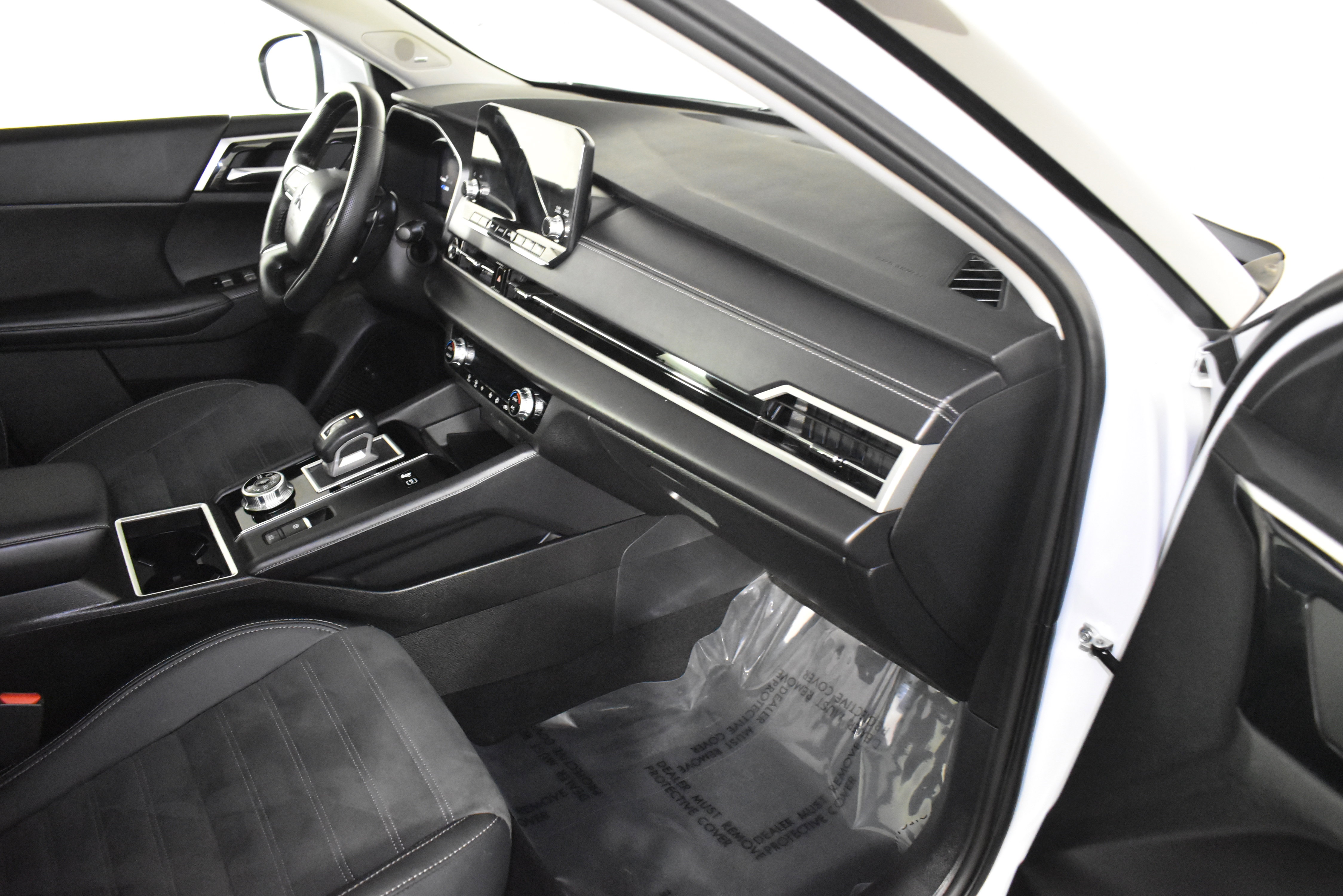 Used 2024 Mitsubishi Outlander SE image 40