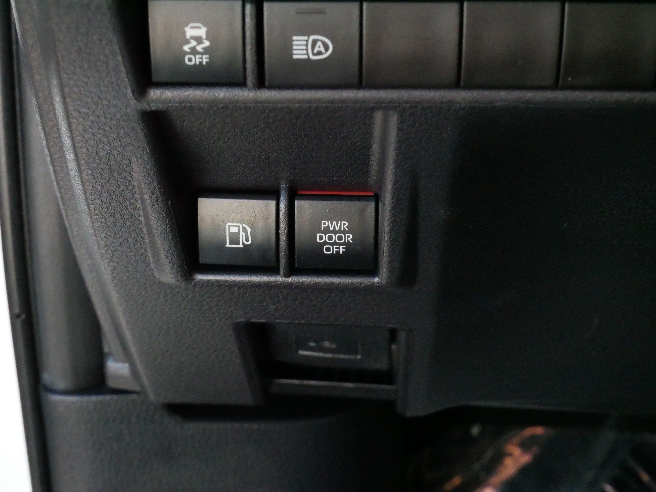 Certified 2025 Toyota Sienna LE FWD image 29