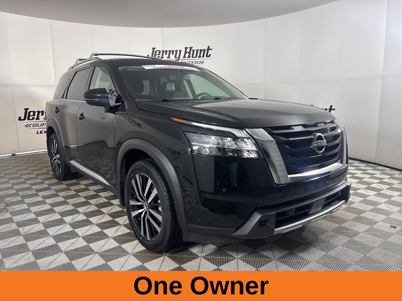 Used 2024 Nissan Pathfinder Platinum w/ Cargo Package image 4