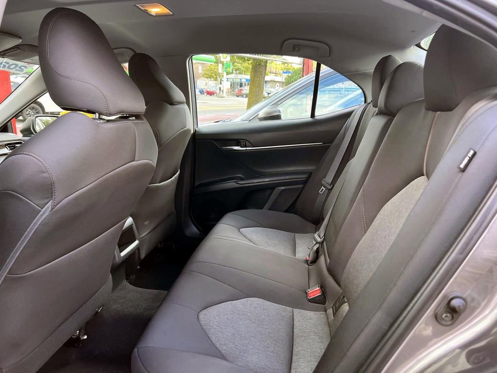 Used 2020 Toyota Camry LE image 11