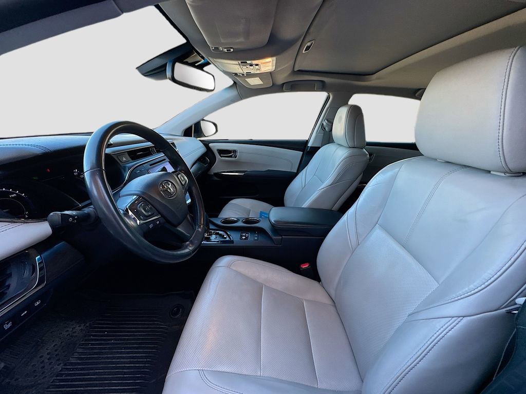 Used 2018 Toyota Avalon Limited image 25