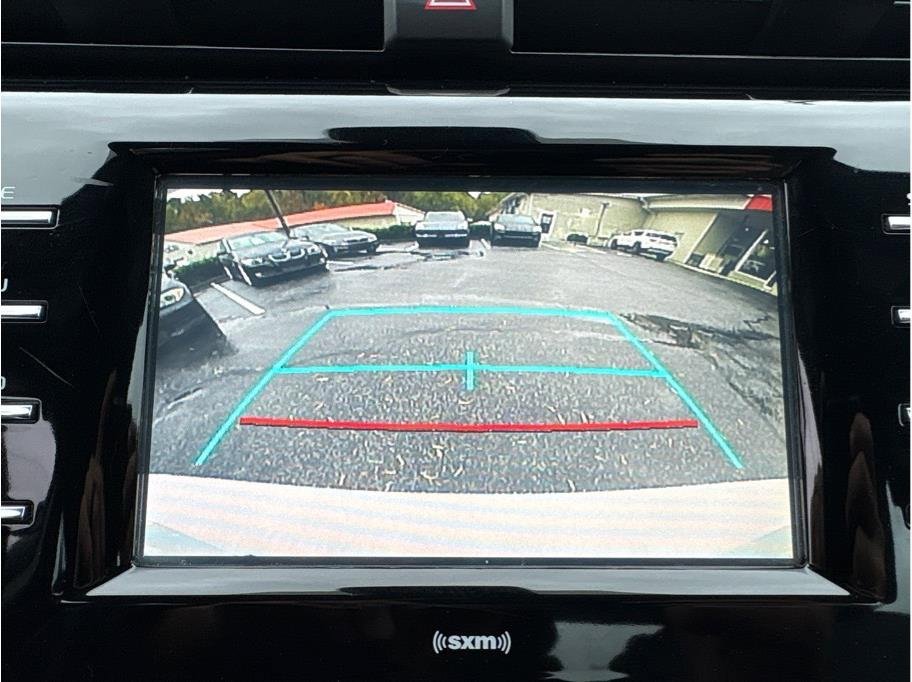 Used 2020 Toyota Camry SE image 18