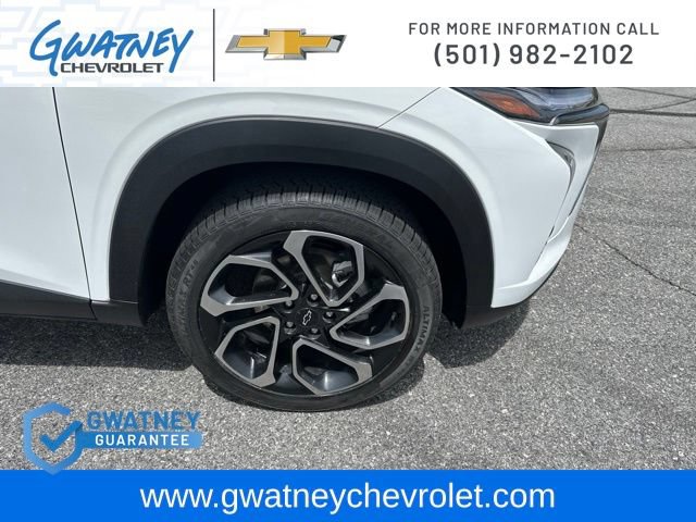 Used 2025 Chevrolet Trax RS w/ Sunroof Package FWD image 12