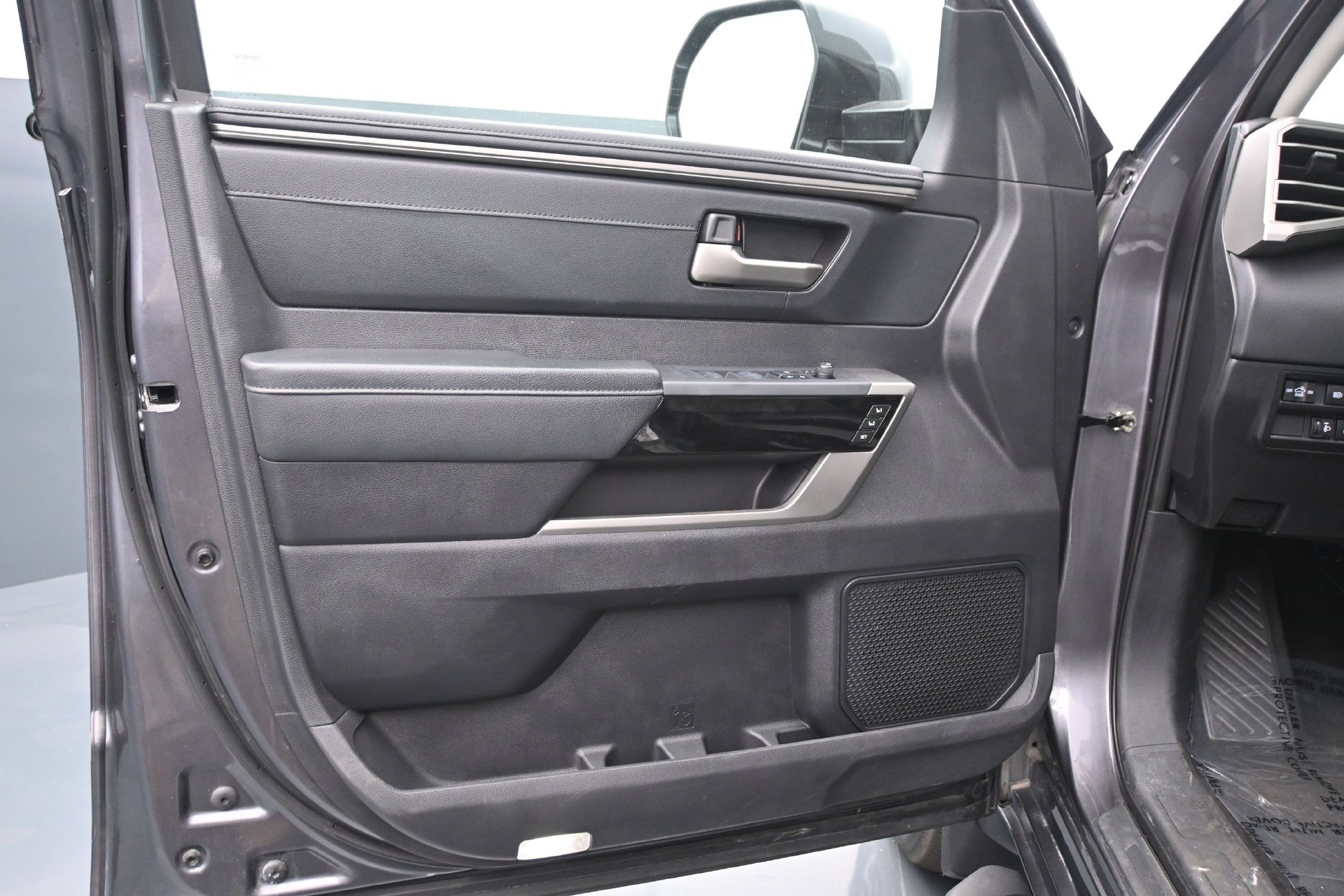Used 2022 Toyota Tundra Limited AWD/4WD image 16