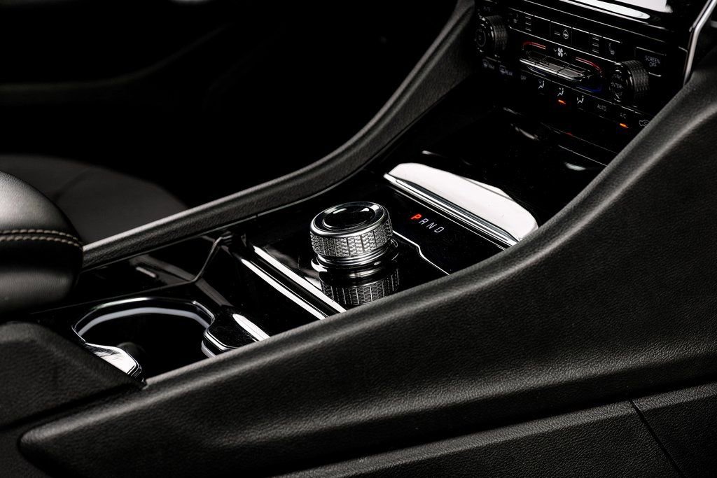 Used 2023 Jeep Grand Cherokee Laredo w/ Luxury Tech Group I image 33